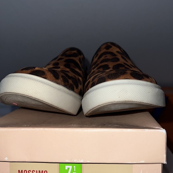 Cheetah Slide on. Size 7.5 - Picture 4 of 7